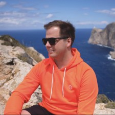 Avatar for Robert Weindl from gravatar.com