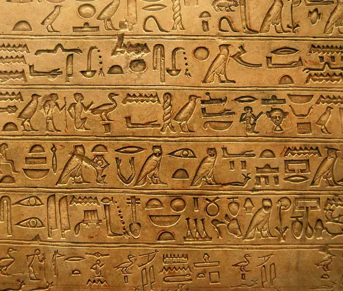 https://www.ancient-egypt-online.com/images/hieroglyphs.jpg