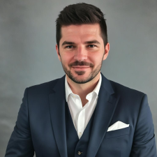 Avatar for Levente Kupas from gravatar.com