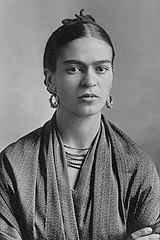 https://upload.wikimedia.org/wikipedia/commons/thumb/0/06/Frida_Kahlo%2C_by_Guillermo_Kahlo.jpg/160px-Frida_Kahlo%2C_by_Guillermo_Kahlo.jpg