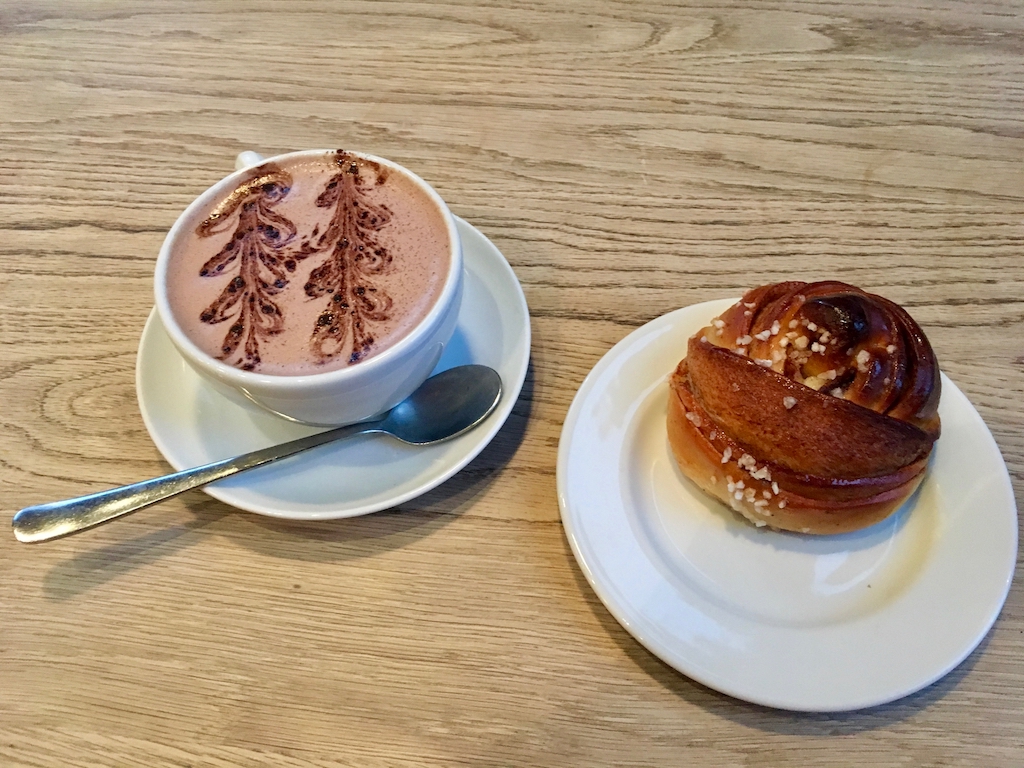 https://github.com/alexwlchan/hot-chocolate/raw/master/hotchocolate.jpg